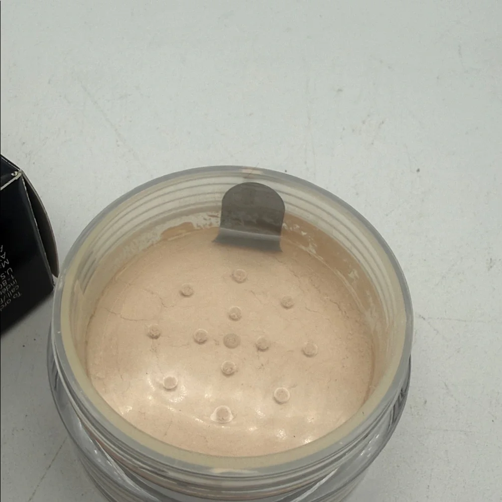 Avon discontinued Smooth Minerals Loose Foundation transparent glow M01 sealed